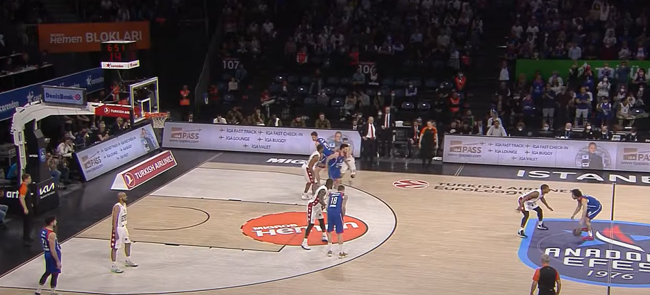 EuroLeague, l’Efes fa sua anche Gara4 (75-70) e vola a Belgrado. Olimpia eliminata