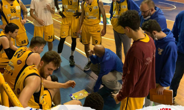 Serie B Girone D, che battaglia tra Virtus Pozzuoli e Forio Basket. Dopo due OT, vincono 91-90 i ragazzi di coach Tagliaferri