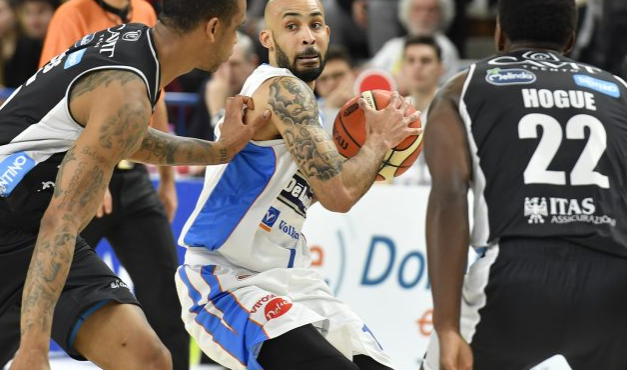 Aquila Basket Trento, vittoria per 88-85 in amichevole contro la De’ Longhi Treviso